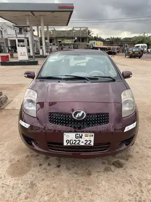 Toyota Vitz 1.3 AWD 5dr 2010 Brown