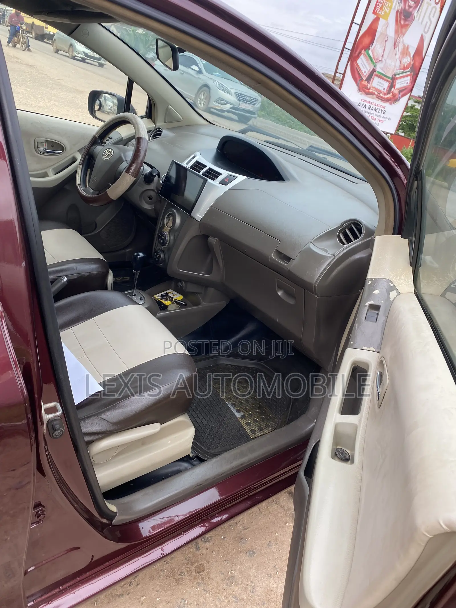Toyota Vitz 1.3 AWD 5dr 2010 Brown