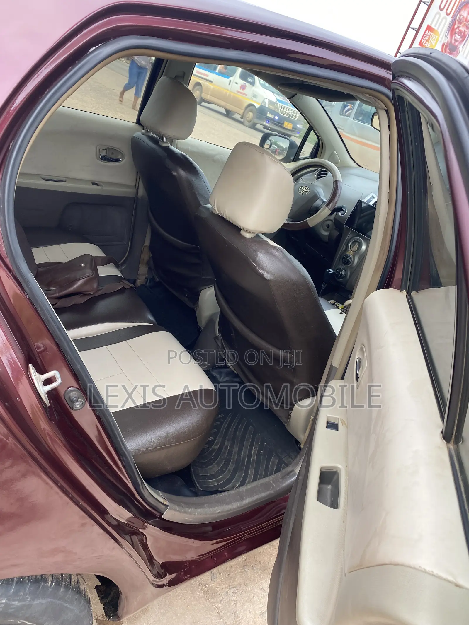 Toyota Vitz 1.3 AWD 5dr 2010 Brown