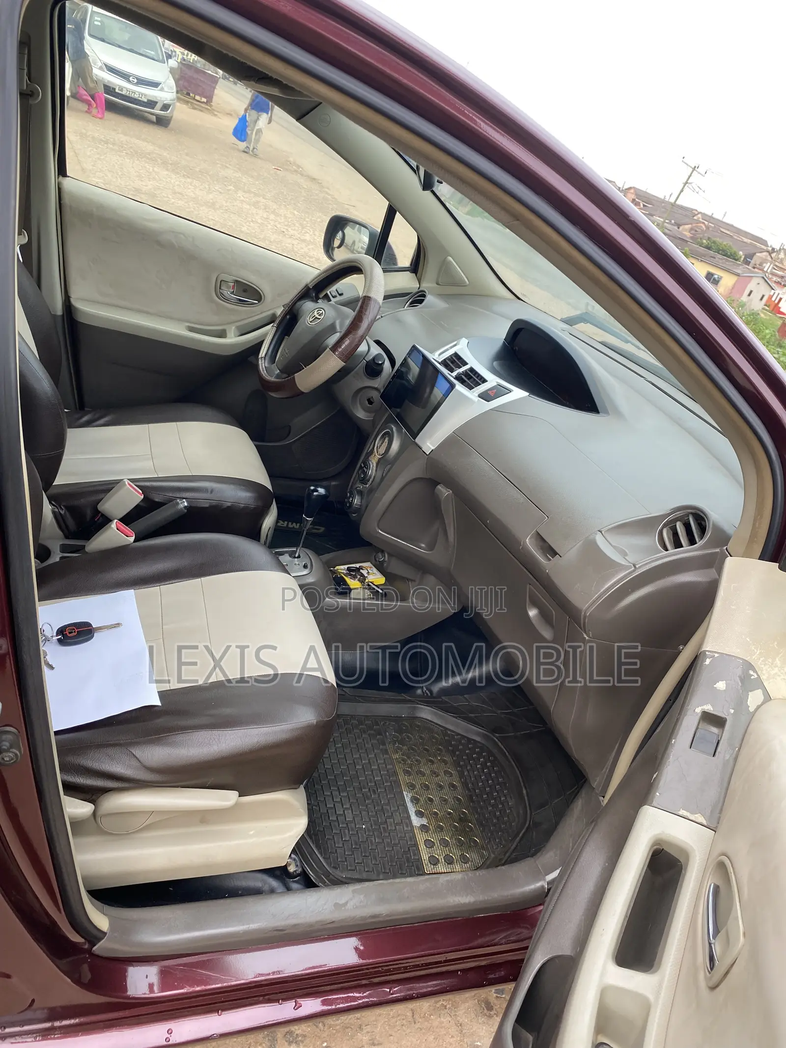 Toyota Vitz 1.3 AWD 5dr 2010 Brown