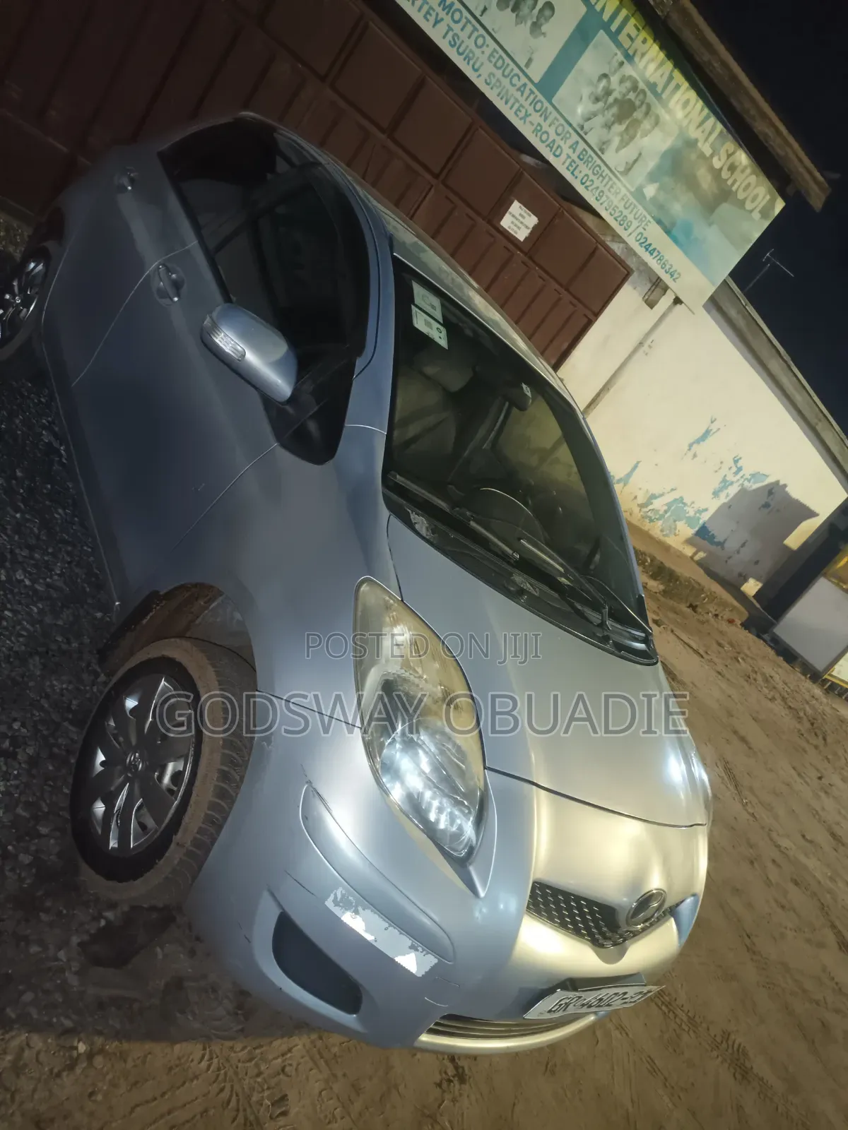 Toyota Vitz 1.3 AWD 3dr 2010 Gray