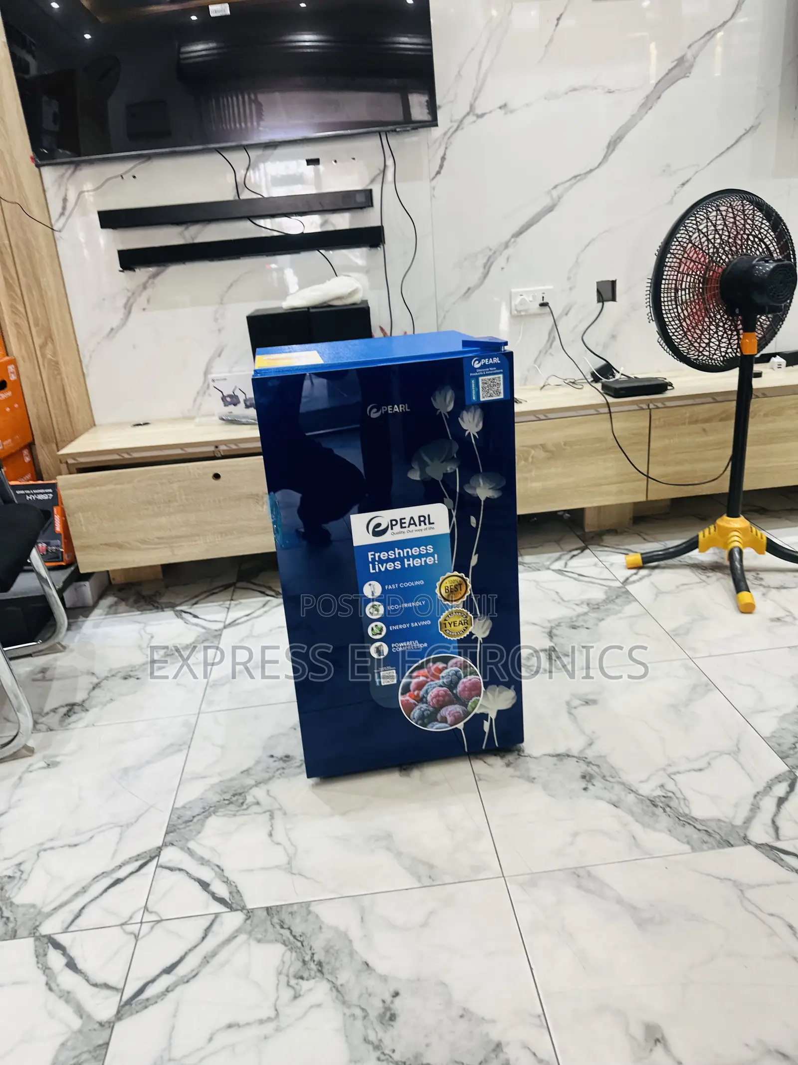 Spectacular Performance Blue Table Top Fridge 80l