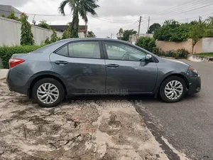 Toyota Corolla LE (1.8L 4cyl 2A) 2018 Gray