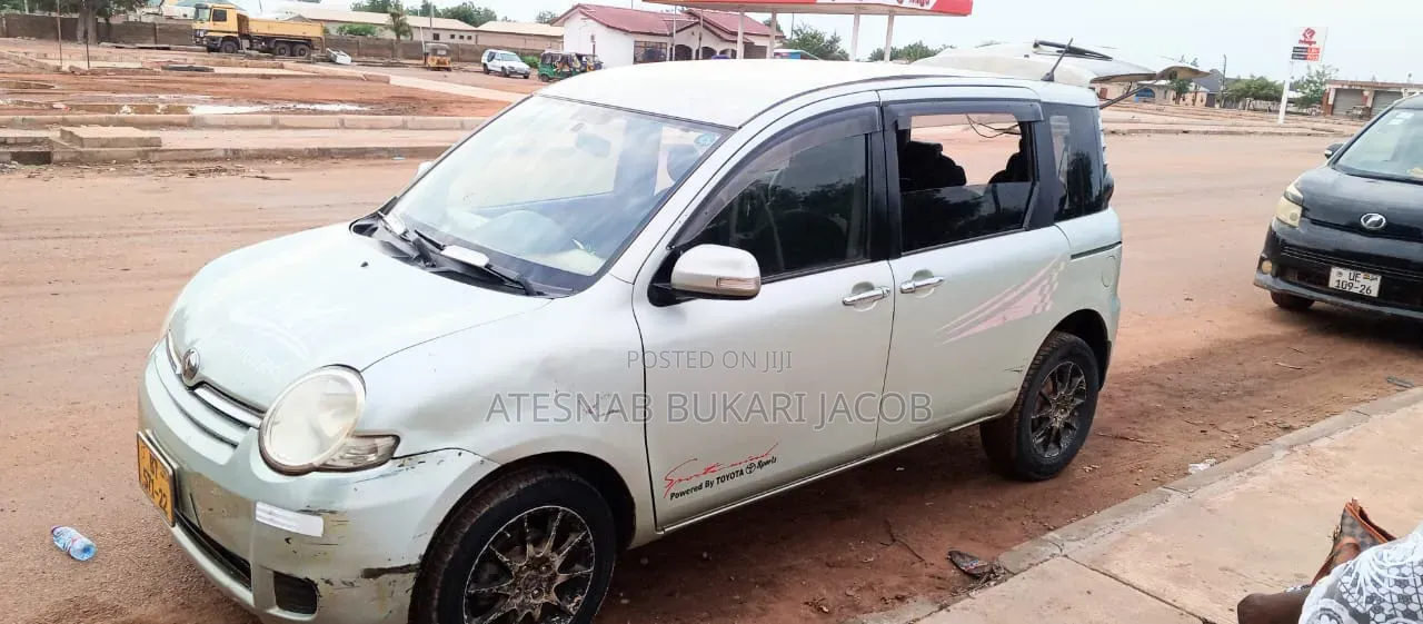 Toyota Sienta 1.5 FWD 2009 Green