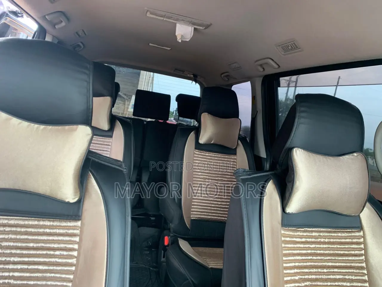Toyota Voxy 2013
