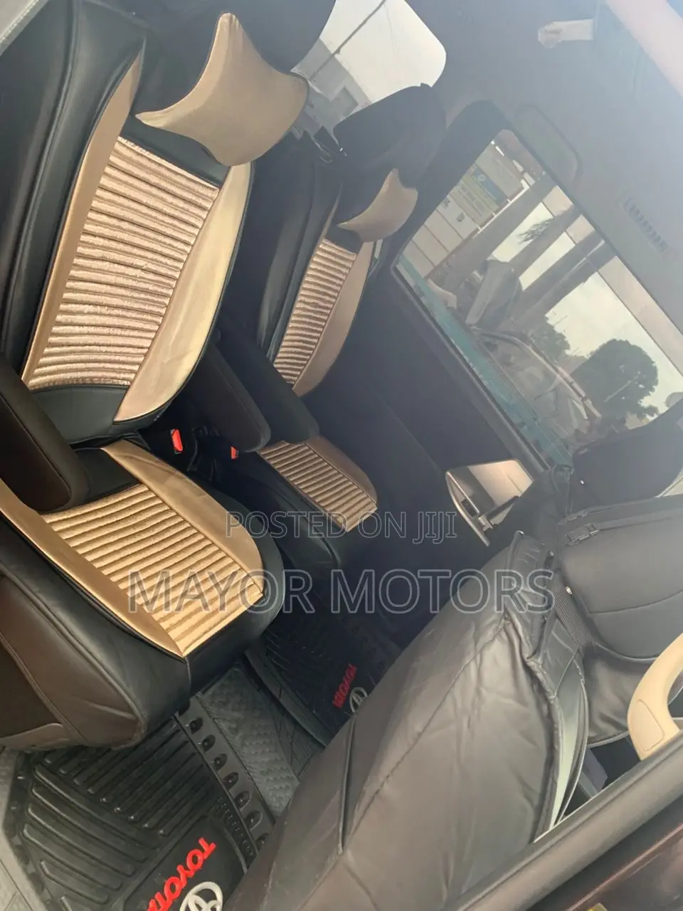 Toyota Voxy 2013