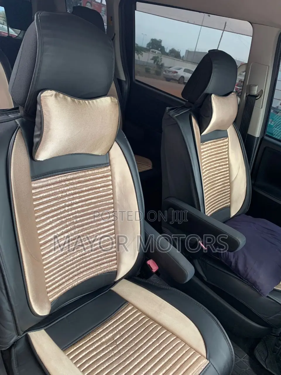 Toyota Voxy 2013