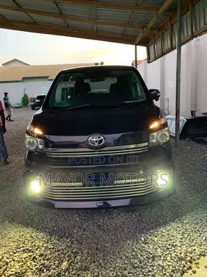 Toyota Voxy 2013