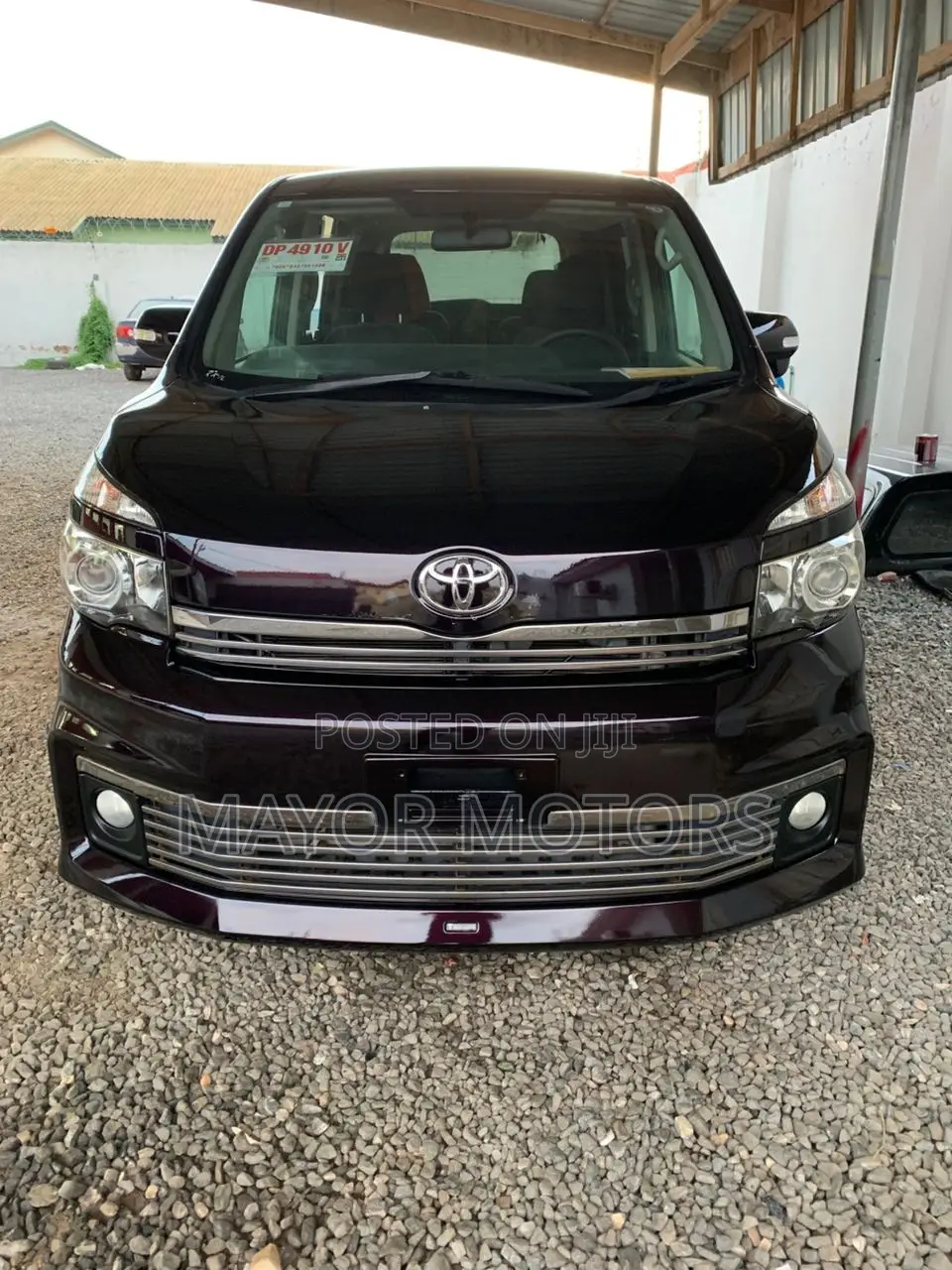 Toyota Voxy 2013