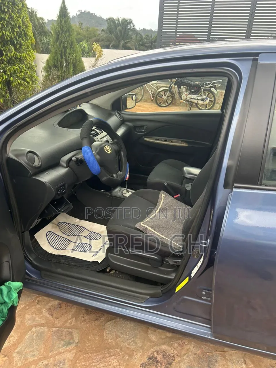 Toyota Yaris L Hatchback 3dr 2012 Blue