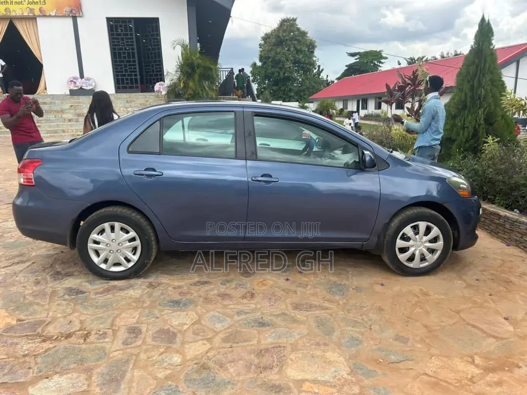 Toyota Yaris L Hatchback 3dr 2012 Blue