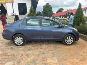 Toyota Yaris L Hatchback 3dr 2012 Blue