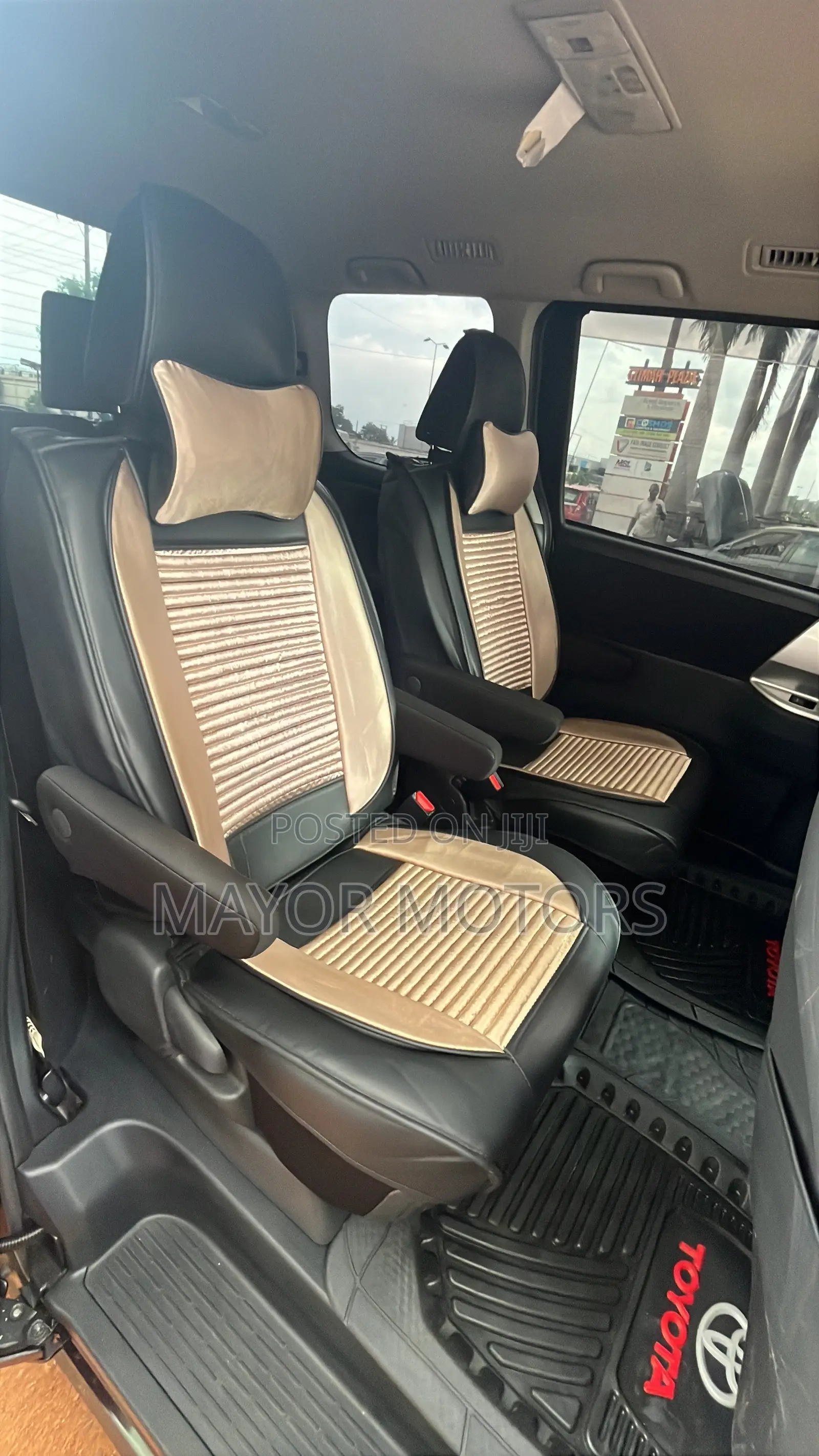 Toyota Voxy 2013