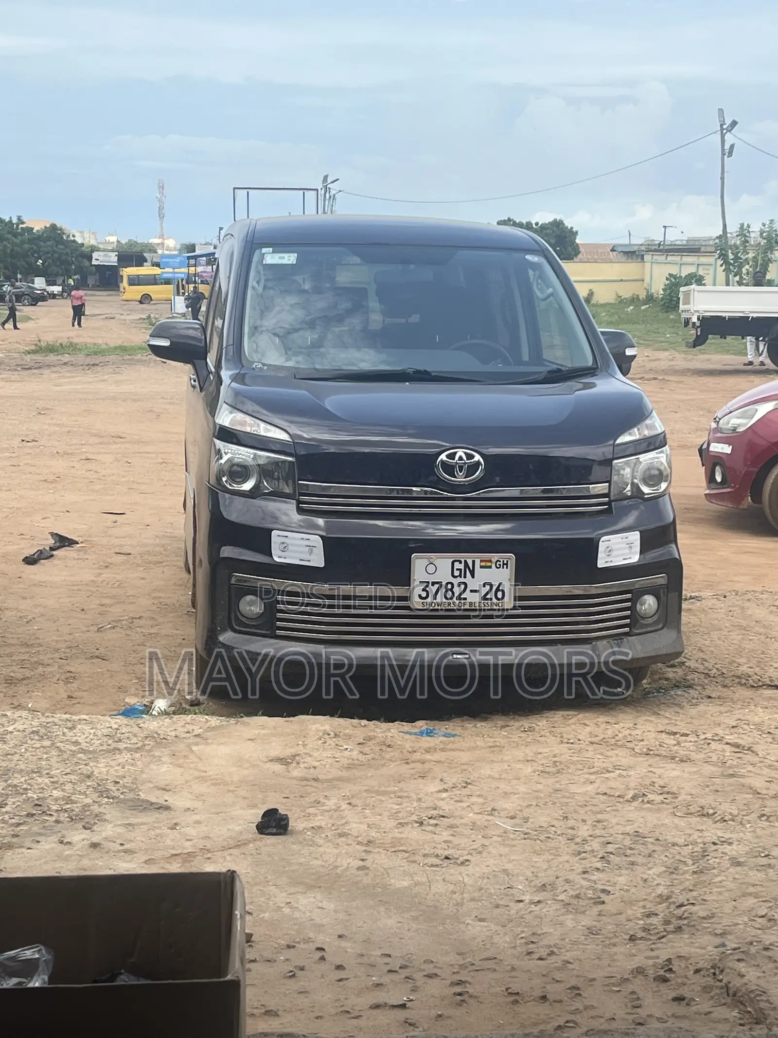 Toyota Voxy 2013