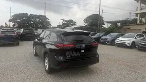 Toyota Highlander LE FWD 2023 Black