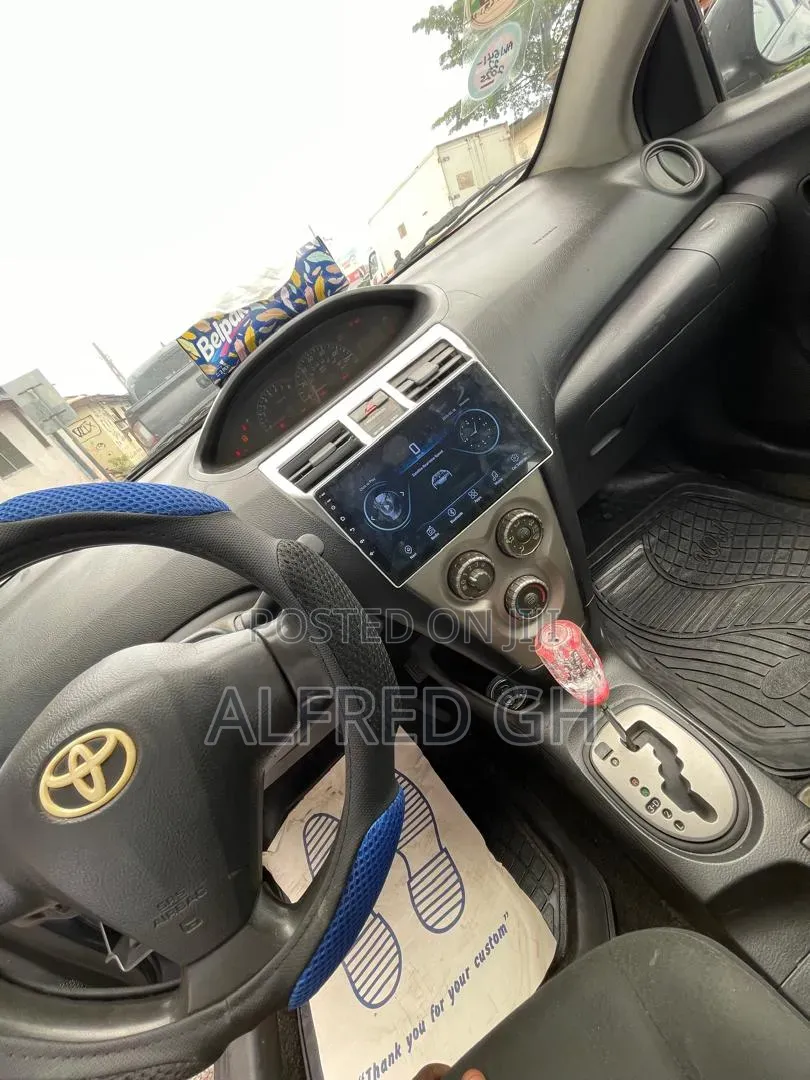 Toyota Yaris L Hatchback 3dr 2012 Blue