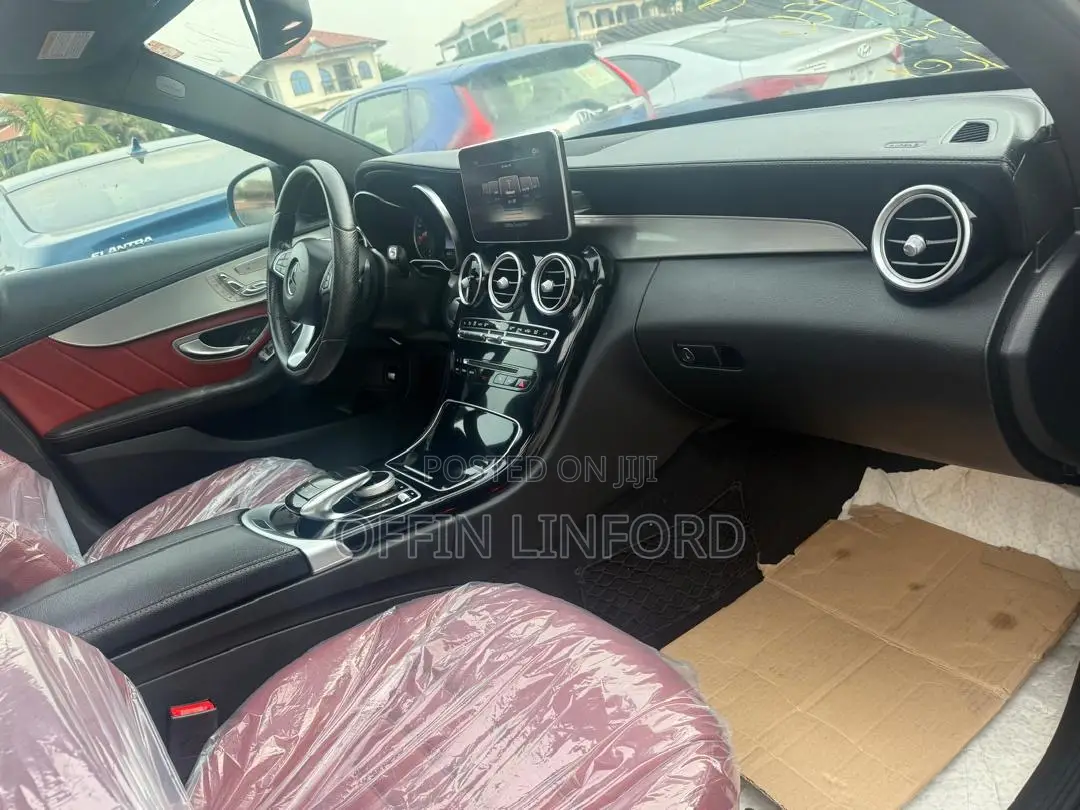 Mercedes-Benz C300 Luxury 4matic Sedan AWD (2.0L 4cyl 7A) 2017 Black