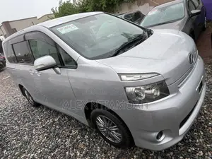 Toyota Voxy 2013 Silver