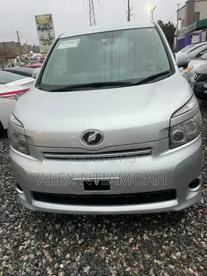 Toyota Voxy 2013 Silver