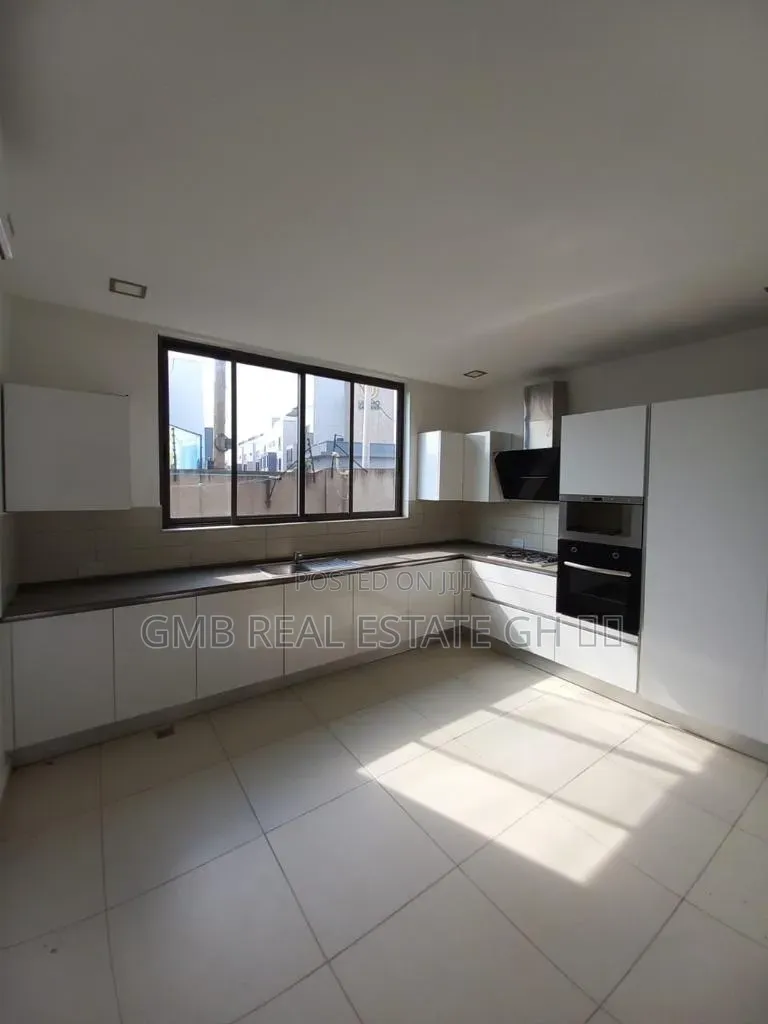 5bdrm Townhouse / Terrace in Roman Ridge, Shopping Arcade Area for rent