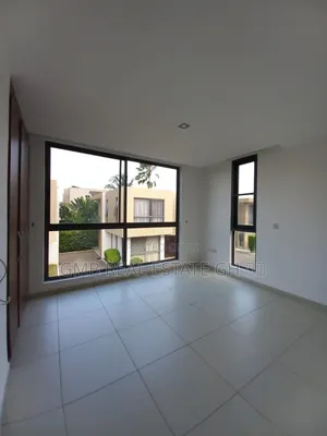 5bdrm Townhouse / Terrace in Roman Ridge, Shopping Arcade Area for rent