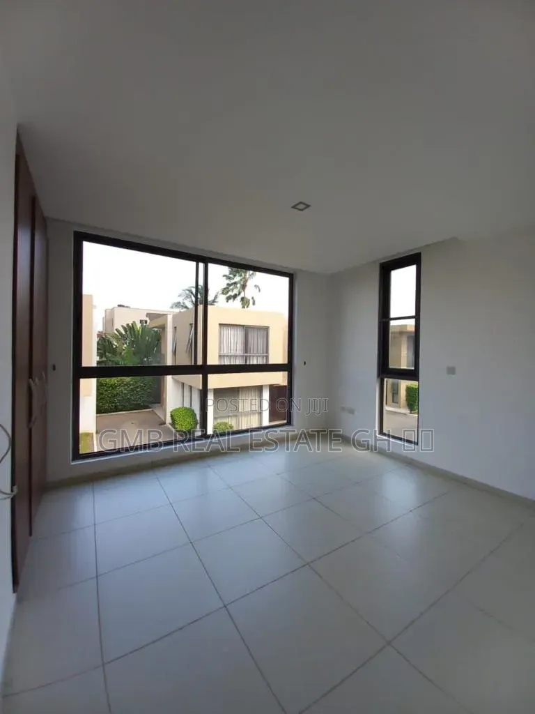 5bdrm Townhouse / Terrace in Roman Ridge, Shopping Arcade Area for rent