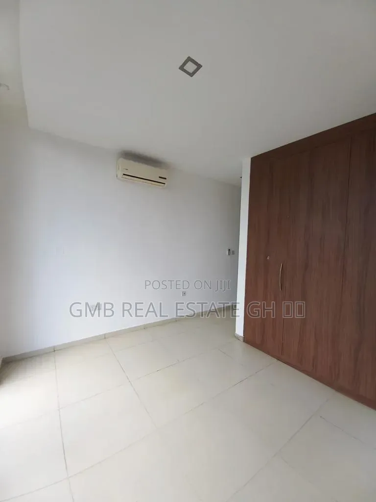 5bdrm Townhouse / Terrace in Roman Ridge, Shopping Arcade Area for rent