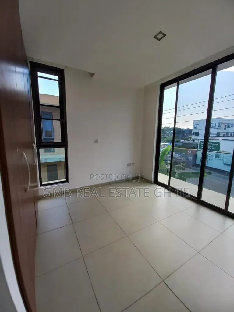5bdrm Townhouse / Terrace in Roman Ridge, Shopping Arcade Area for rent
