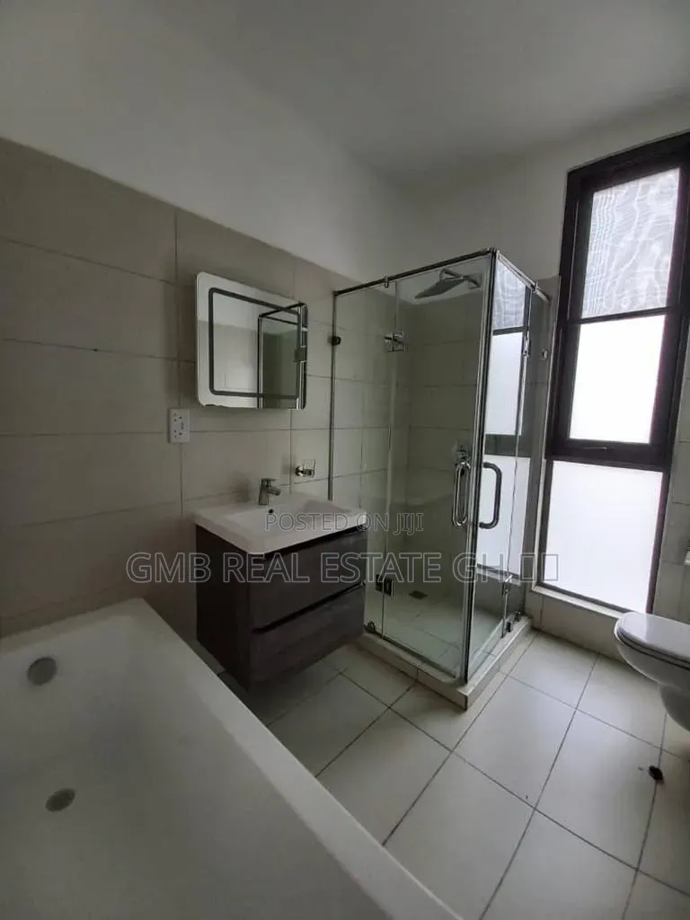 5bdrm Townhouse / Terrace in Roman Ridge, Shopping Arcade Area for rent