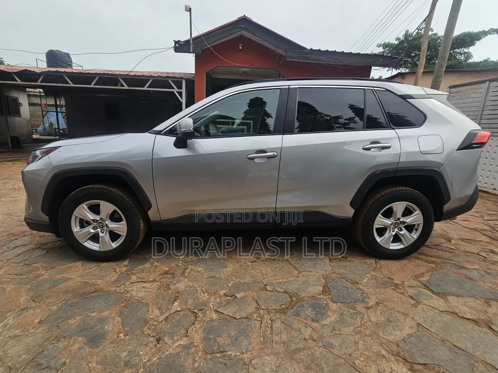 Toyota RAV4 XLE 2021 Silver