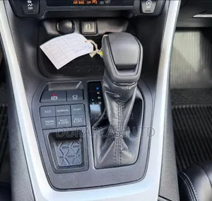 Toyota RAV4 XLE 2021 Silver