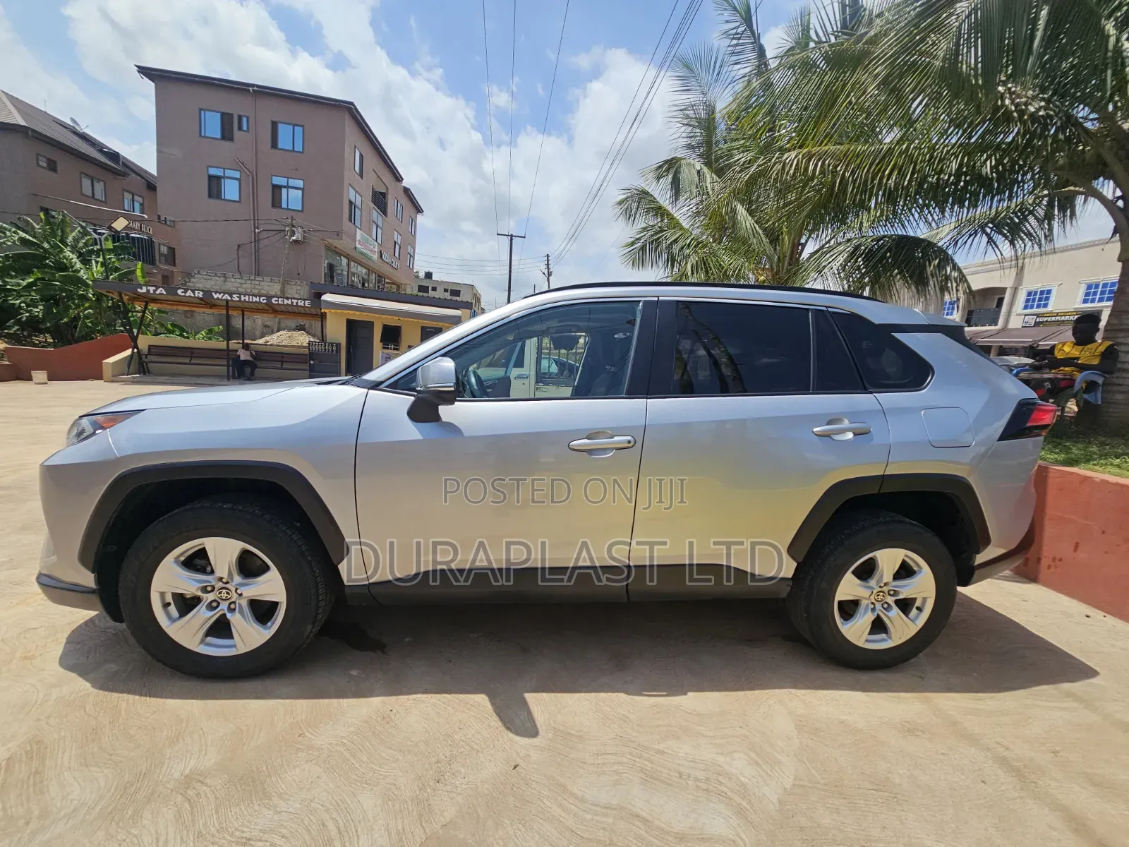 Toyota RAV4 XLE 2021 Silver
