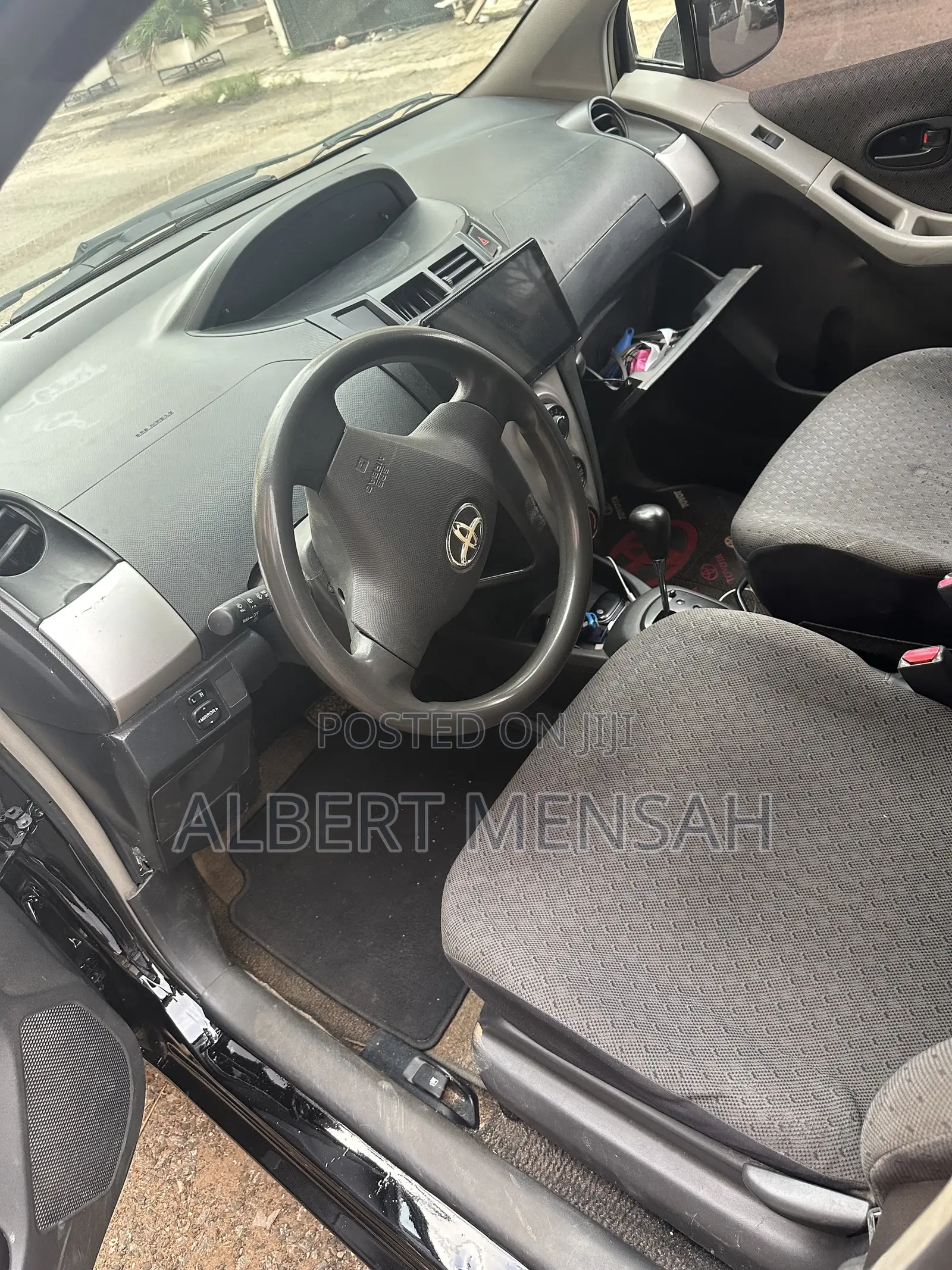 Toyota Yaris Base Hatchback 3dr 2010 Black