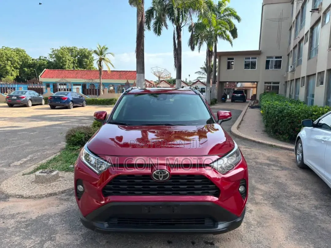 Toyota RAV4 XLE Premium AWD 2020 Red