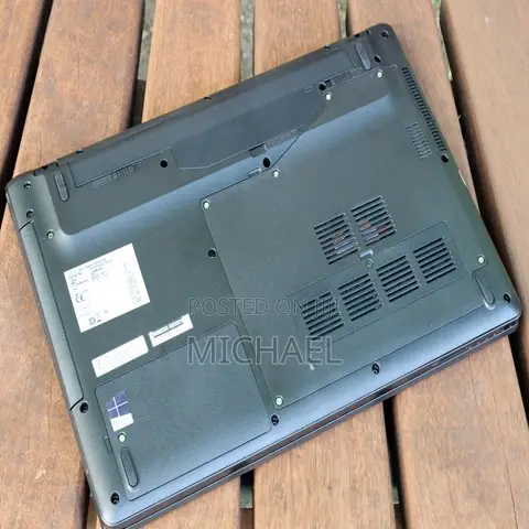 Laptop Fujitsu Lifebook A555 6GB Intel Core i3 SSD 500GB