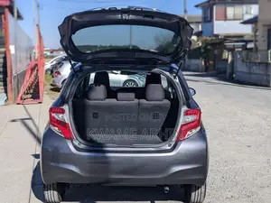 Toyota Vitz 1.3 AWD 5dr 2014 Gray
