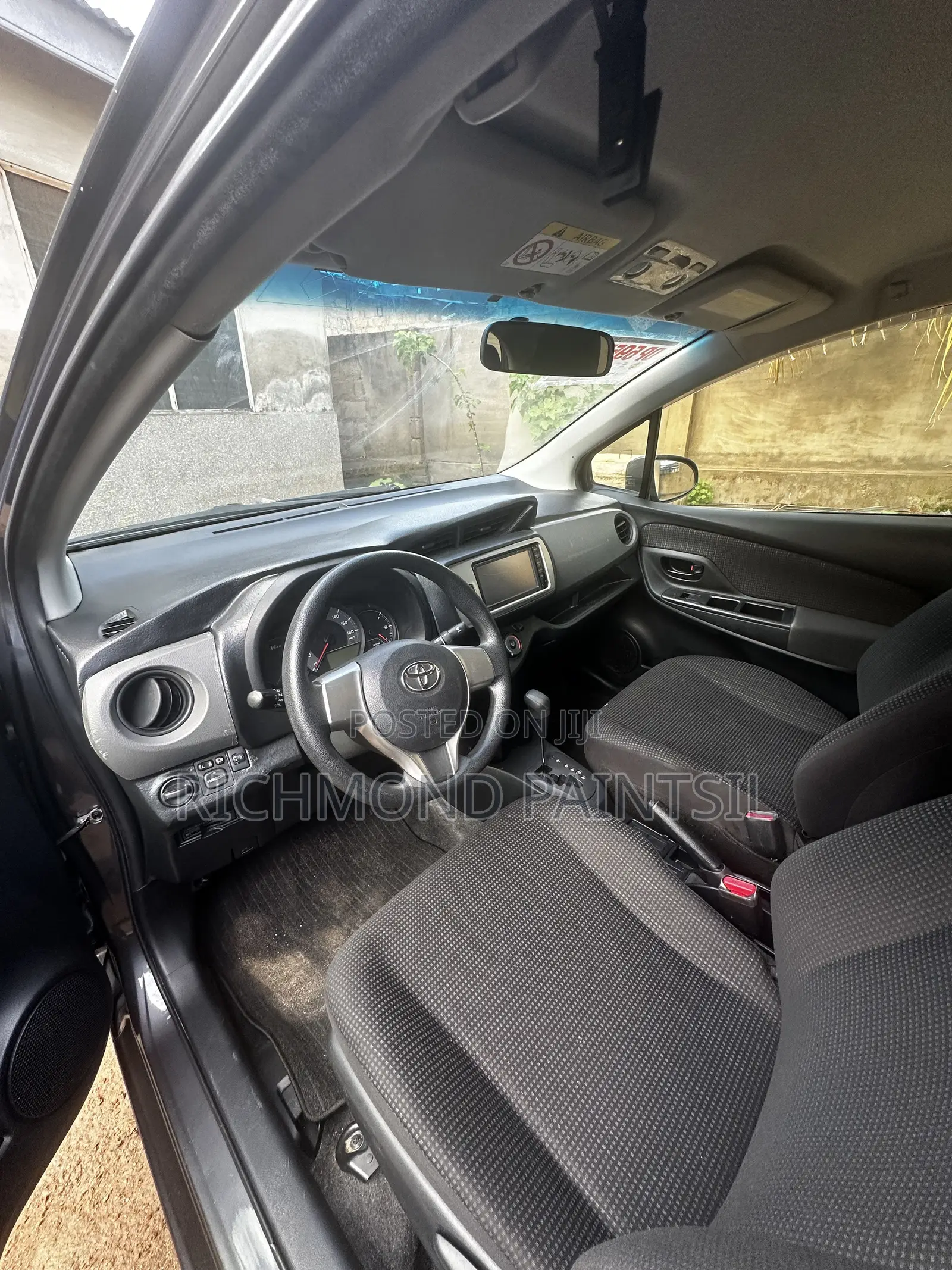 Toyota Vitz 1.3 AWD 5dr 2014 Gray