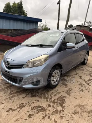 Toyota Vitz 1.3 AWD 3dr 2013 Blue