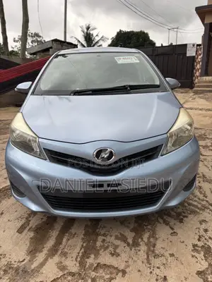 Toyota Vitz 1.3 AWD 3dr 2013 Blue