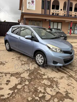Toyota Vitz 1.3 AWD 3dr 2013 Blue