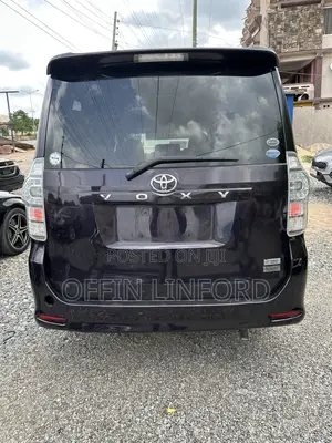 Toyota Voxy 2012 Burgundy
