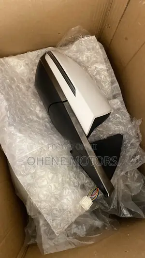 Hyundai Tucson 2023 Right Side Mirror With Sensor and Light Available