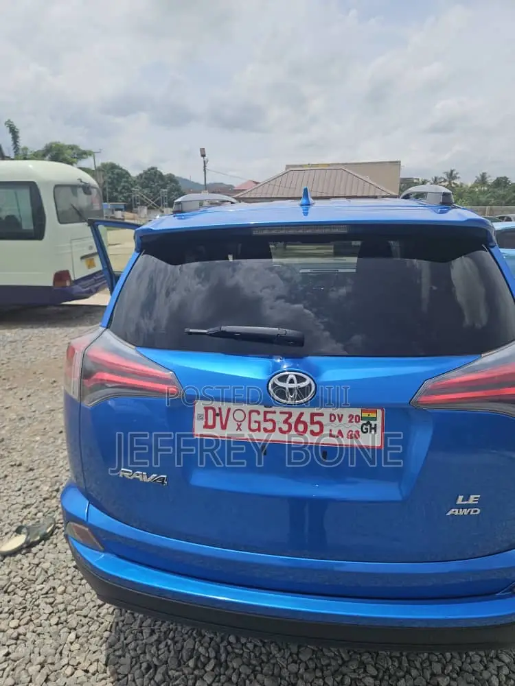 Toyota RAV4 LE AWD (2.5L 4cyl 6A) 2017 Blue