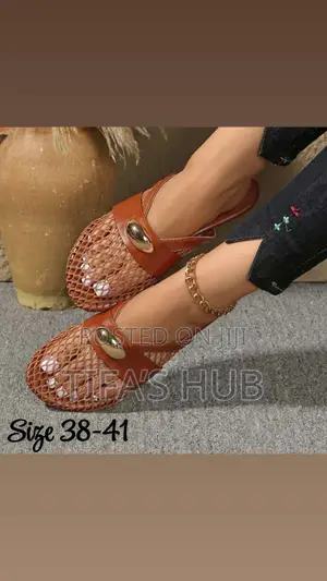 Flat Mesh Closed-Toe Slippers