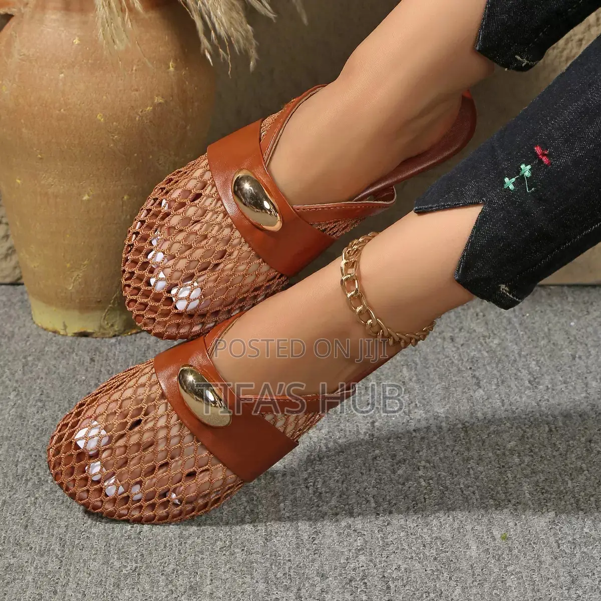 Flat Mesh Closed-Toe Slippers