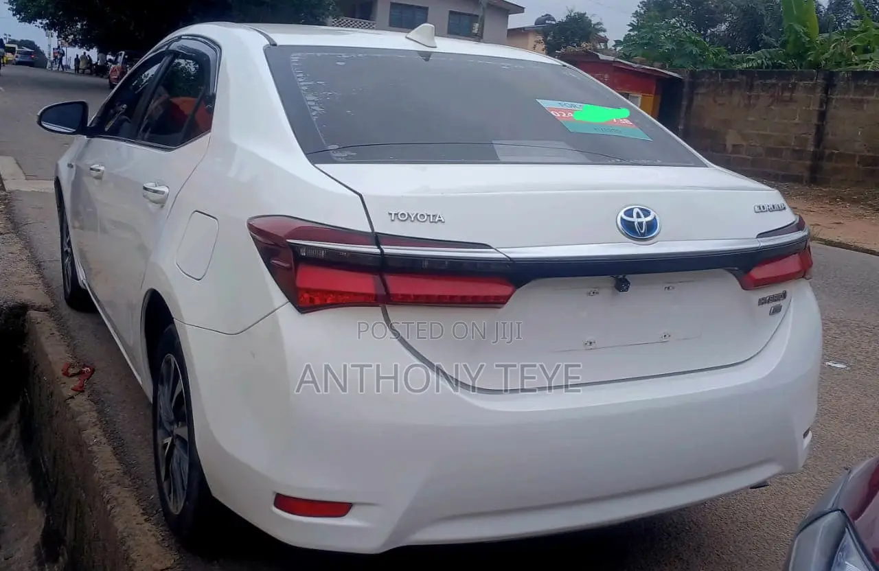 Toyota Corolla Hybrid 2023 White