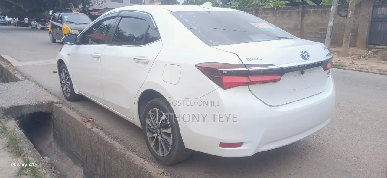 Toyota Corolla Hybrid 2023 White