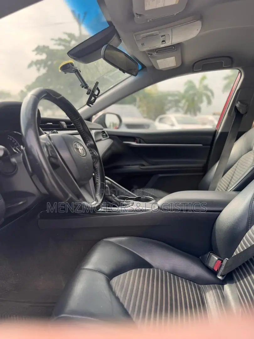 Toyota Camry LE FWD (2.5L 4cyl 8AM) 2018 Red