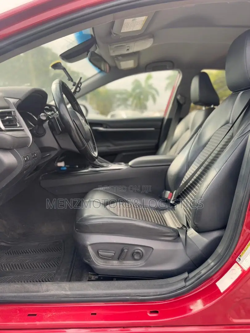 Toyota Camry LE FWD (2.5L 4cyl 8AM) 2018 Red