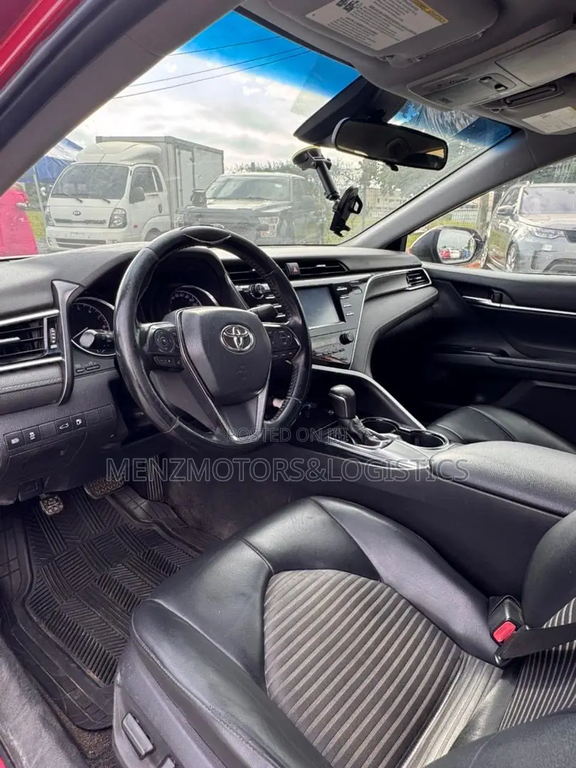Toyota Camry LE FWD (2.5L 4cyl 8AM) 2018 Red